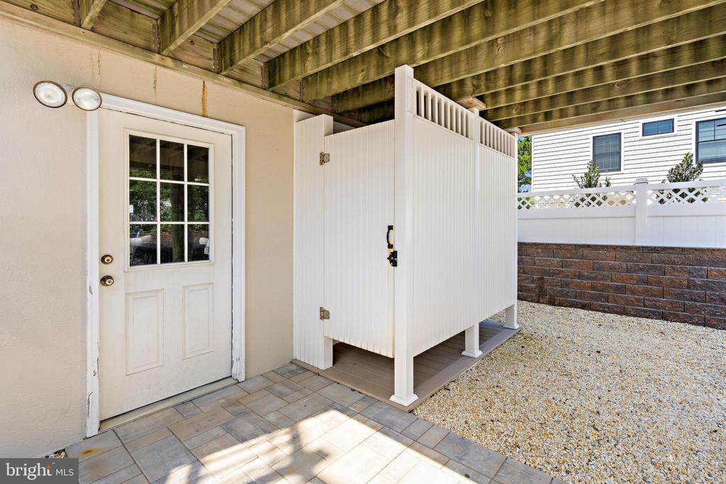 2305 S BAY AVENUE Unit: B