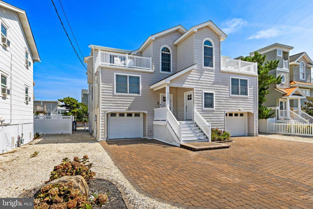 2305 S BAY AVENUE Unit: B