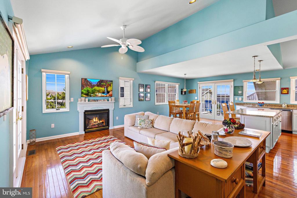 2305 S BAY AVENUE Unit: B