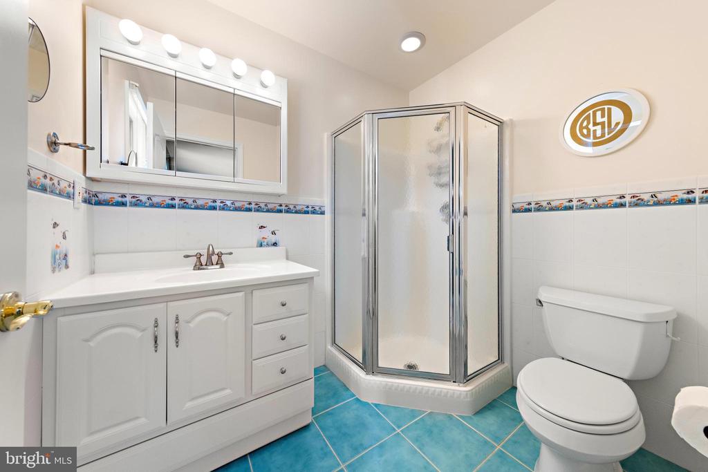 2305 S BAY AVENUE Unit: B