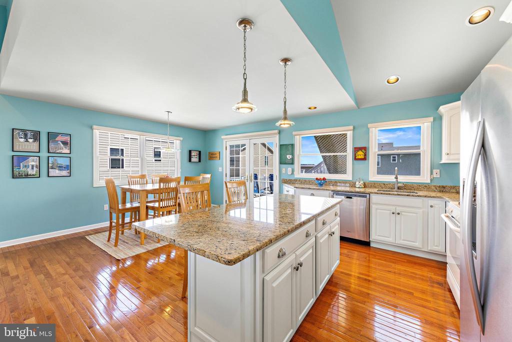 2305 S BAY AVENUE Unit: B