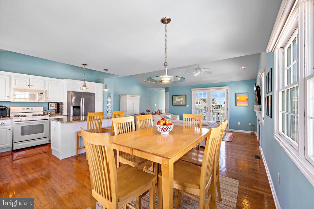 2305 S BAY AVENUE Unit: B