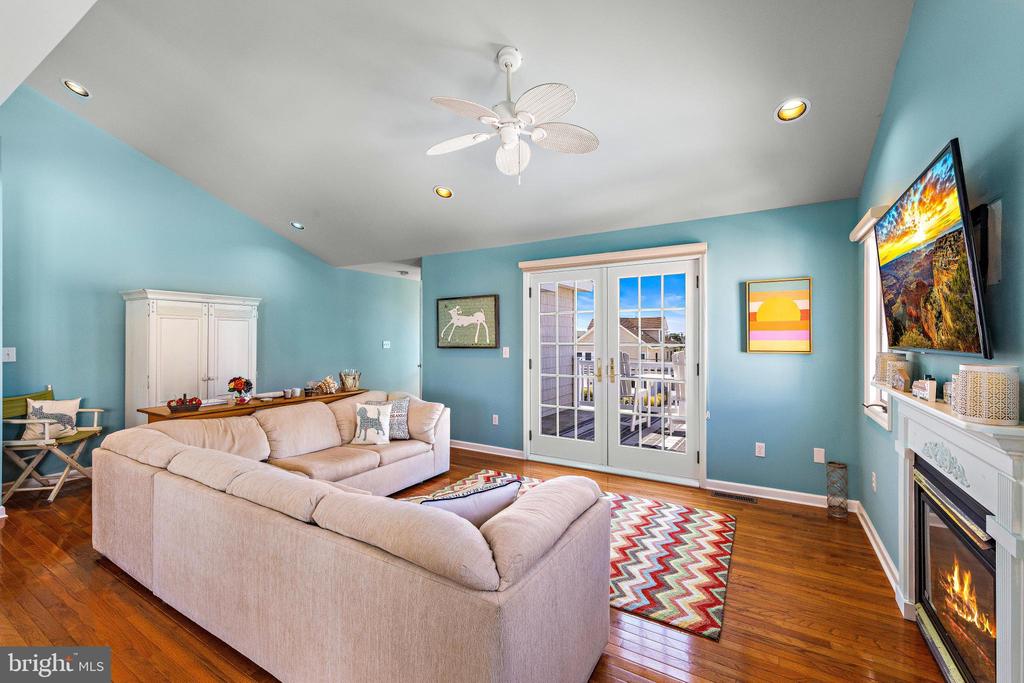 2305 S BAY AVENUE Unit: B