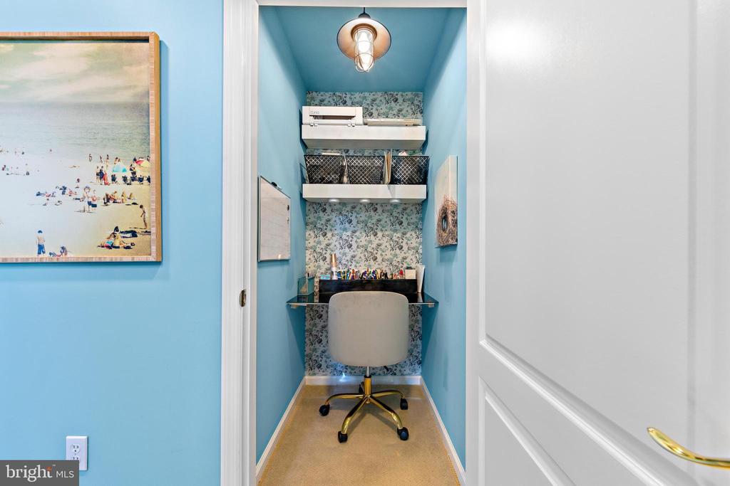 2305 S BAY AVENUE Unit: B