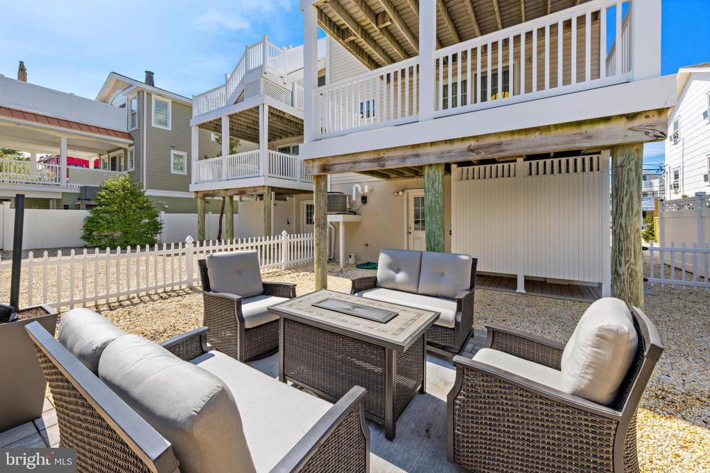 2305 S BAY AVENUE Unit: B