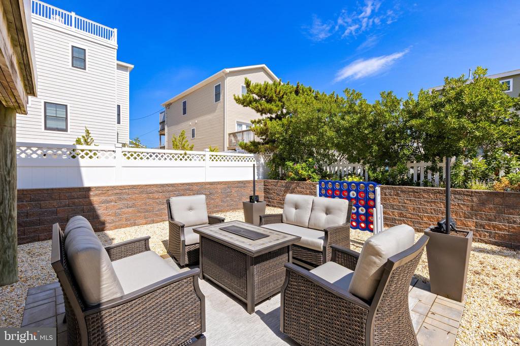 2305 S BAY AVENUE Unit: B