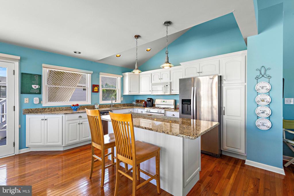 2305 S BAY AVENUE Unit: B
