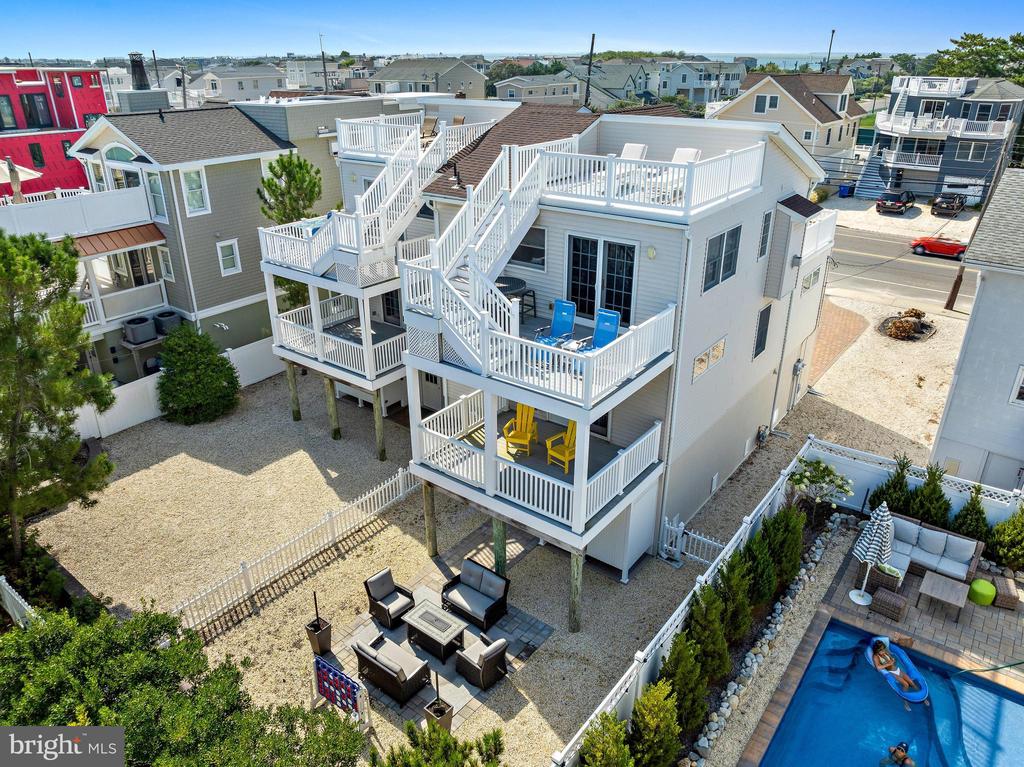 2305 S BAY AVENUE Unit: B