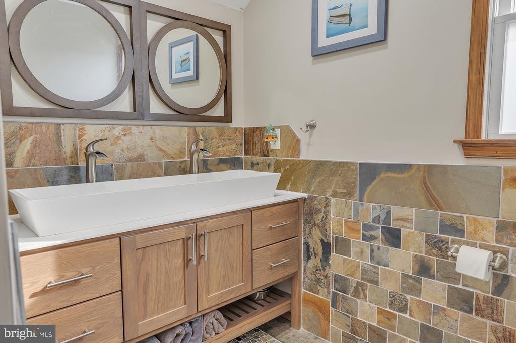 128 SAIL DRIVE E
