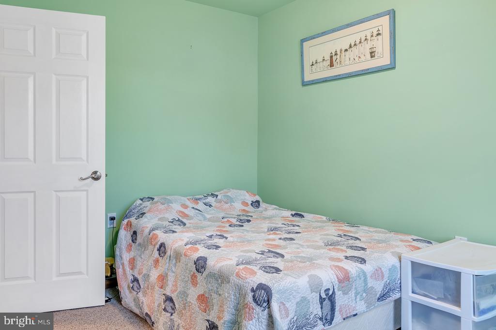 128 SAIL DRIVE E