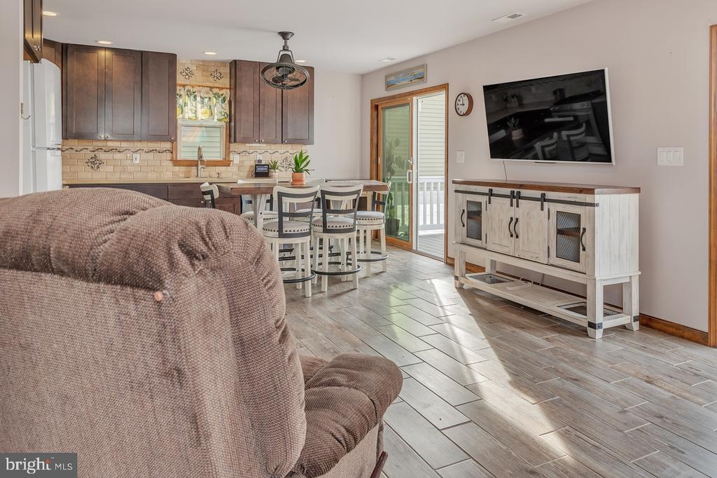 128 SAIL DRIVE E