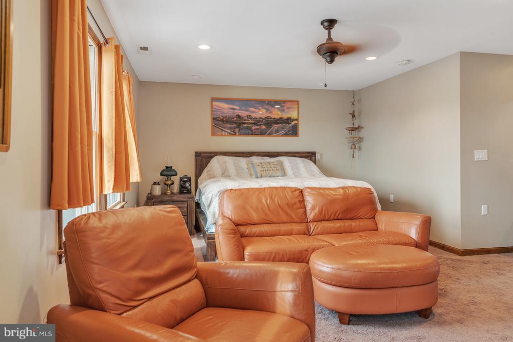 128 SAIL DRIVE E