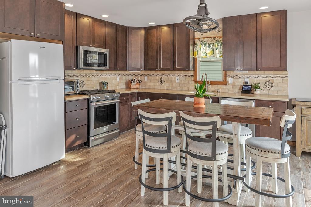 128 SAIL DRIVE E