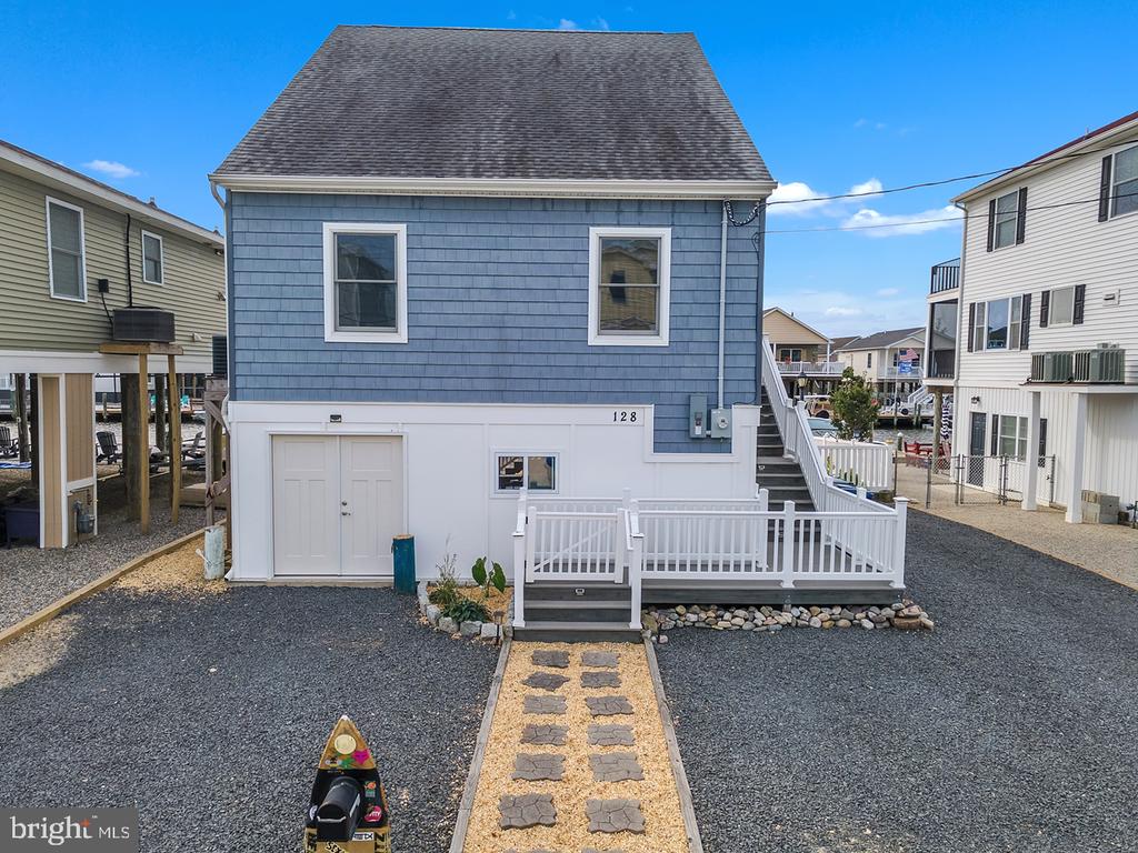 128 SAIL DRIVE E
