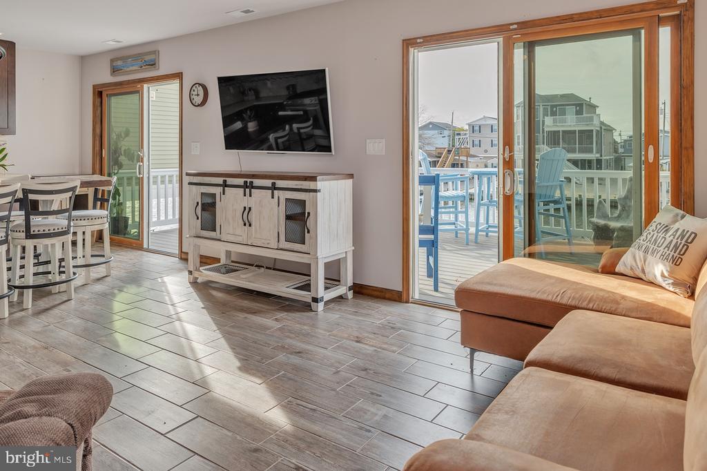 128 SAIL DRIVE E