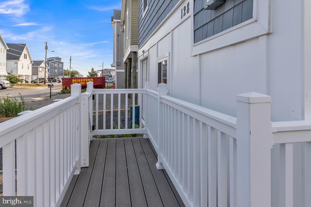128 SAIL DRIVE E