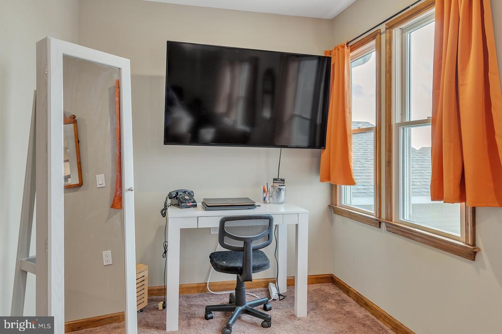 128 SAIL DRIVE E