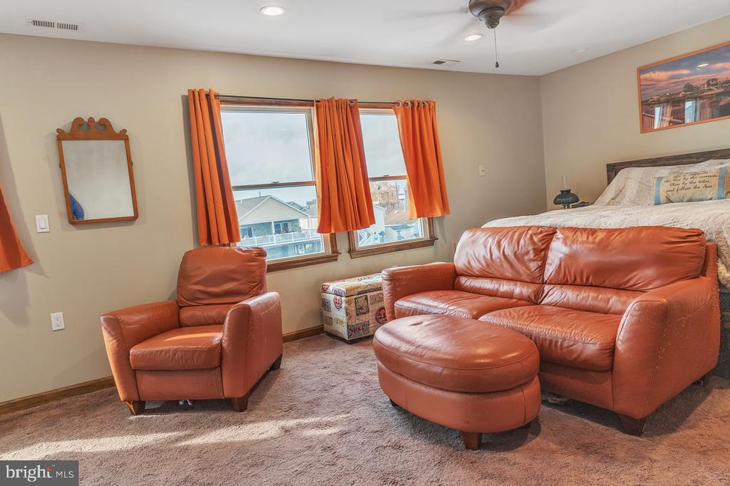 128 SAIL DRIVE E