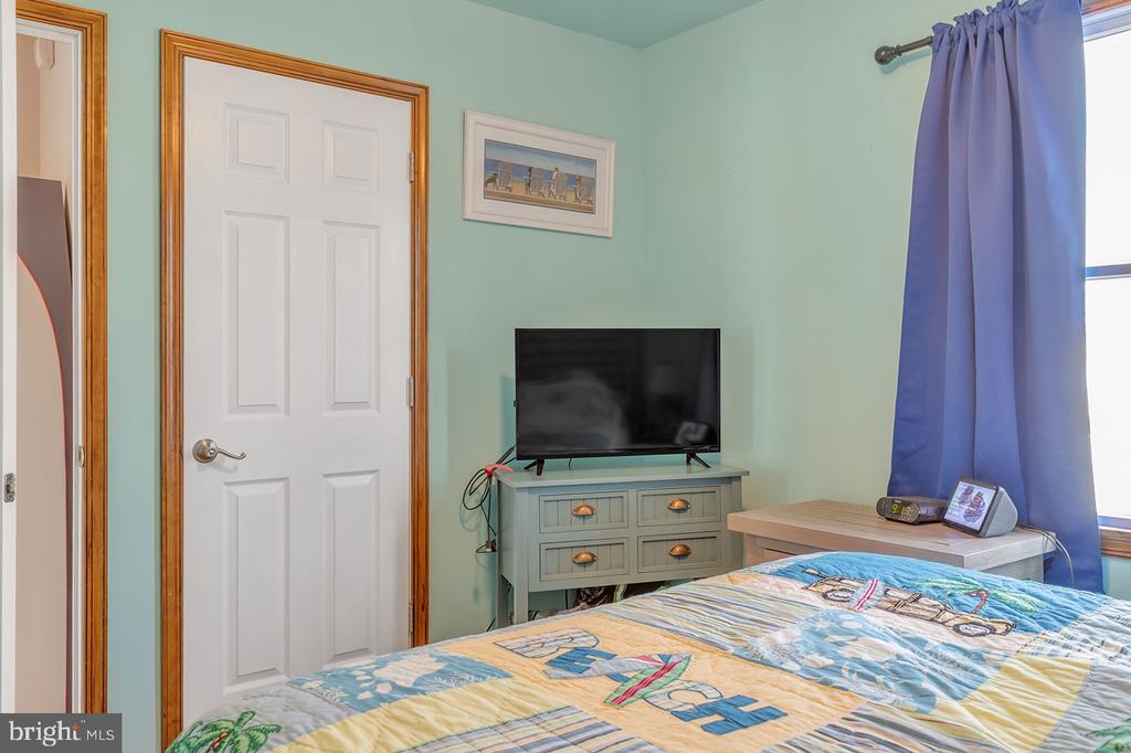 128 SAIL DRIVE E