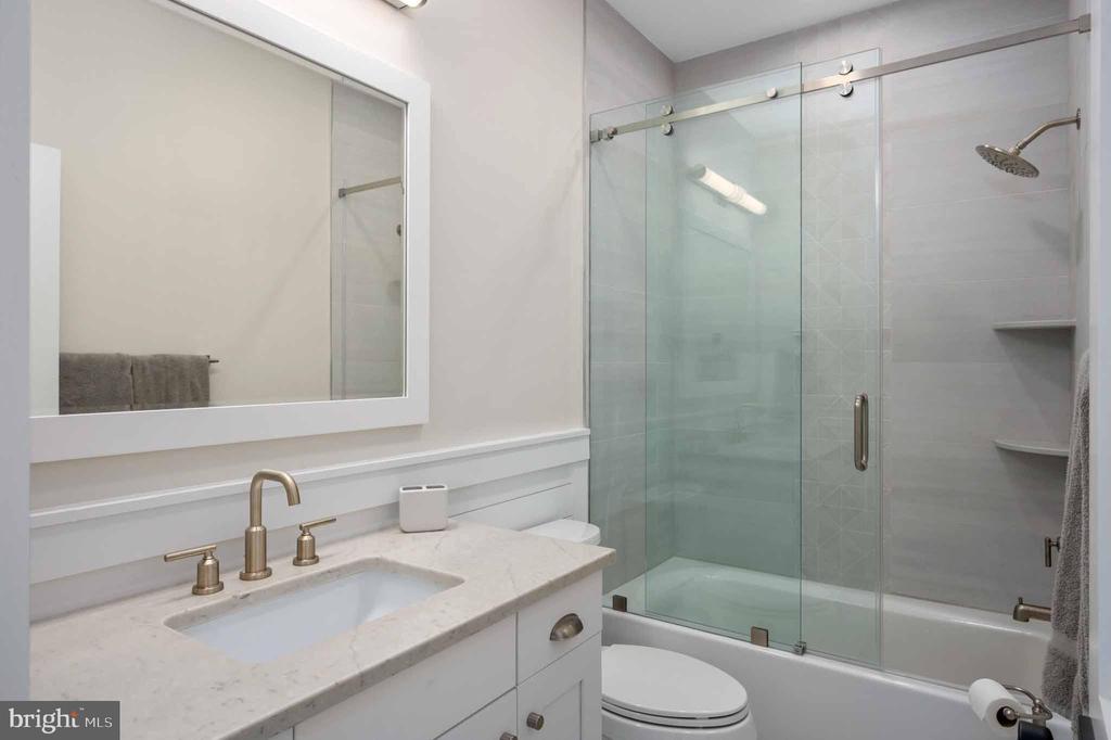83 W TEBCO TERRACE Unit: A
