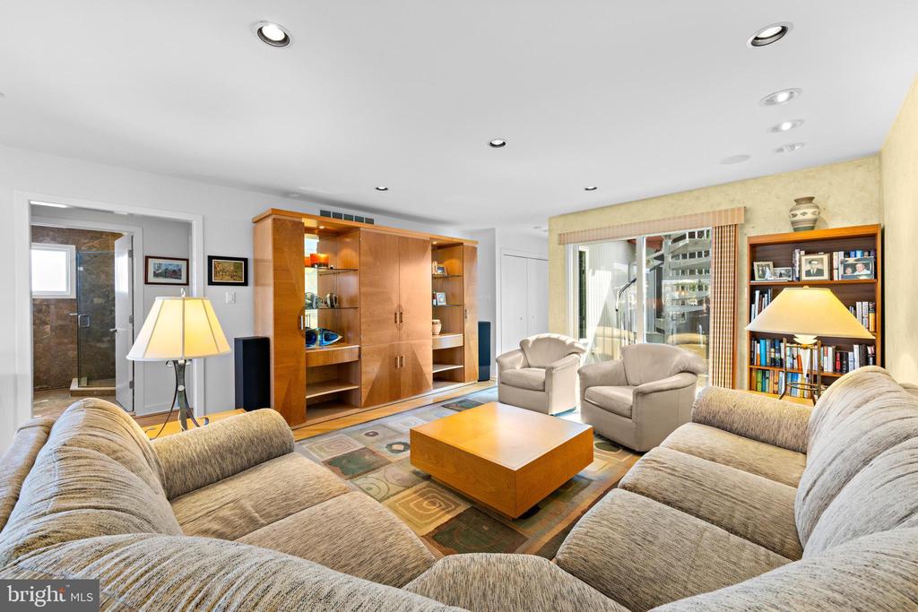 34 W 8TH STREET