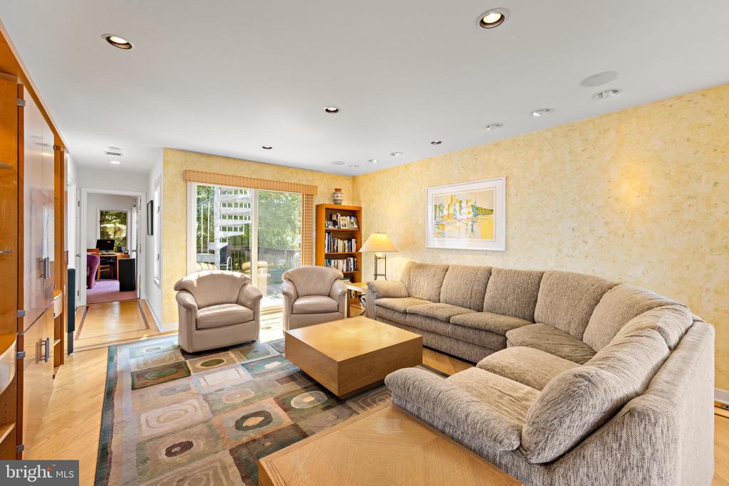 34 W 8TH STREET