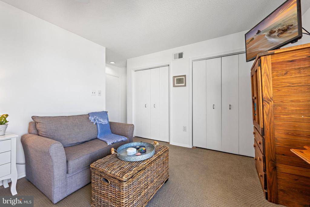 100 S WEST AVENUE Unit: 3
