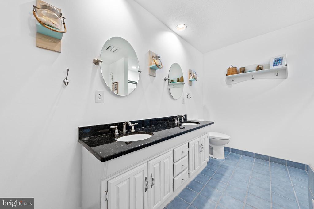 100 S WEST AVENUE Unit: 3