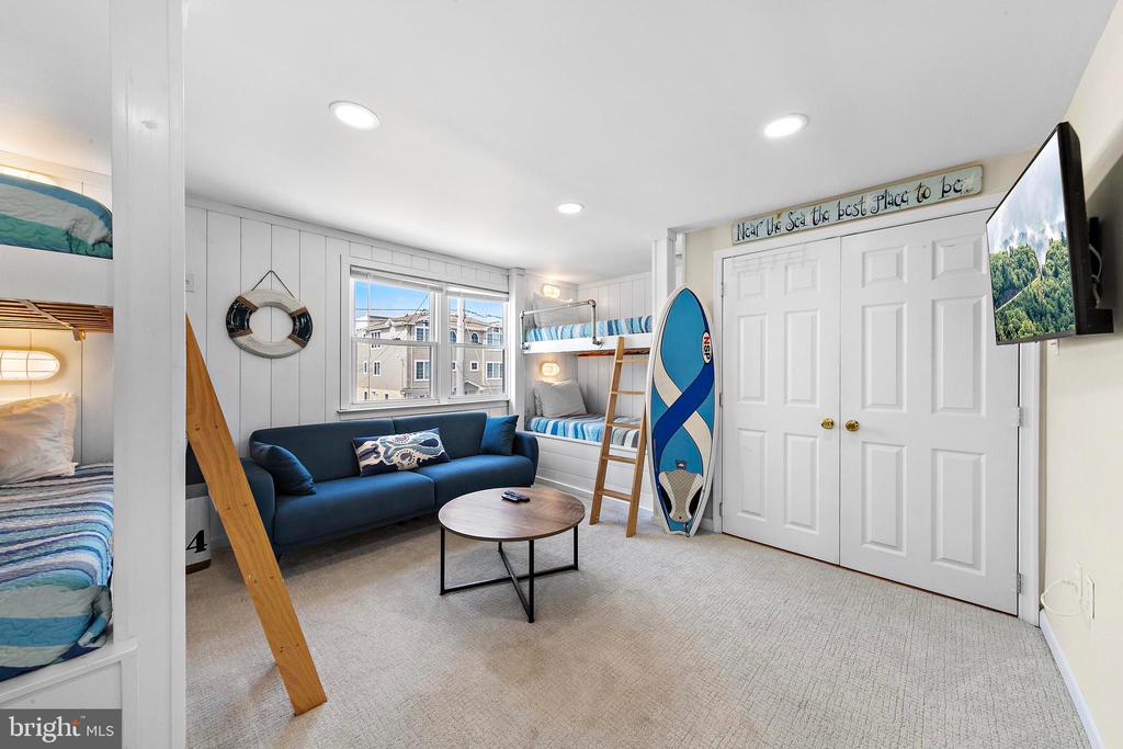 5 ALEXIS PLACE