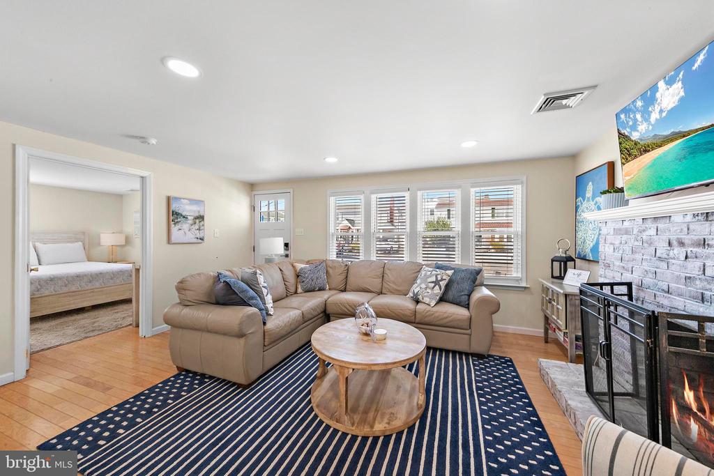 5 ALEXIS PLACE