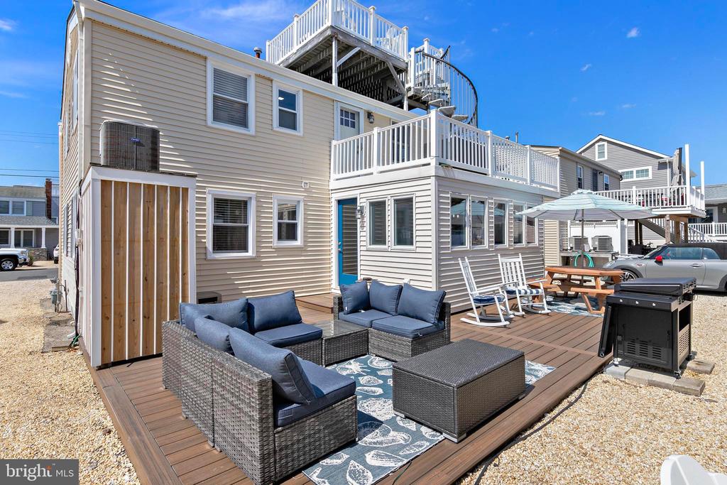 5 ALEXIS PLACE