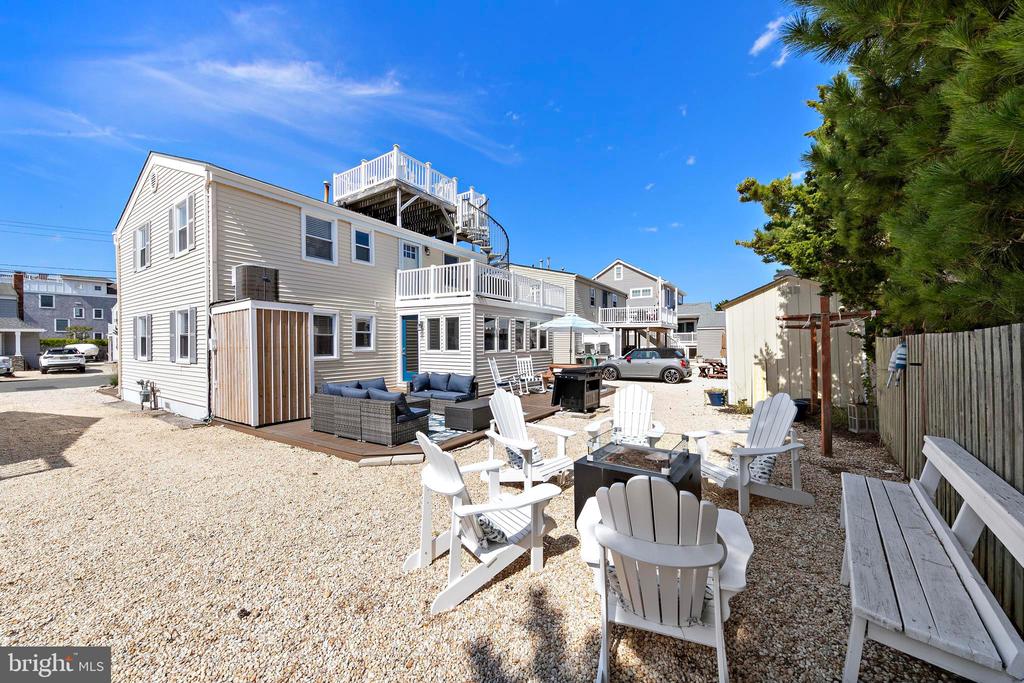 5 ALEXIS PLACE
