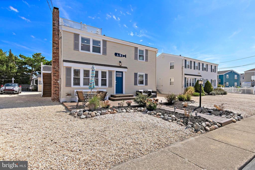 5 ALEXIS PLACE