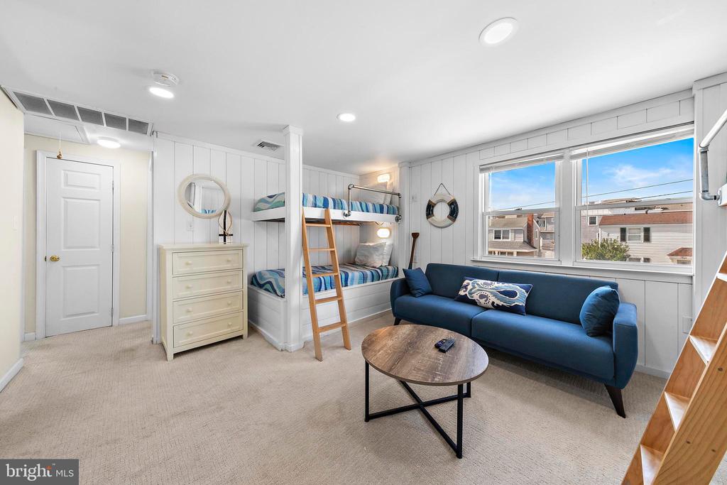5 ALEXIS PLACE