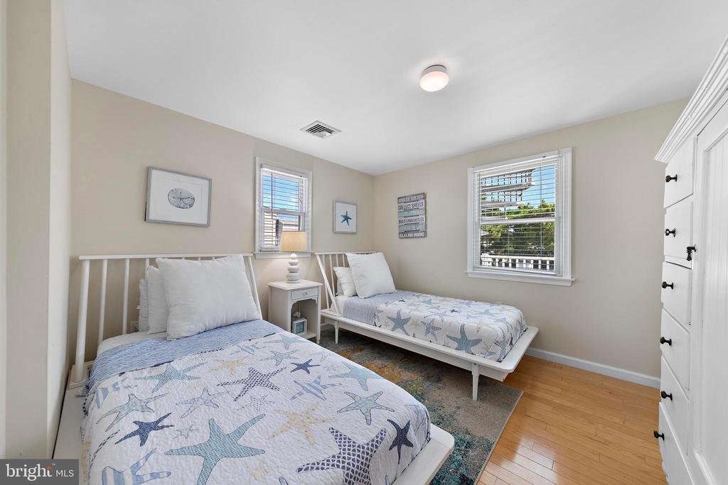 5 ALEXIS PLACE