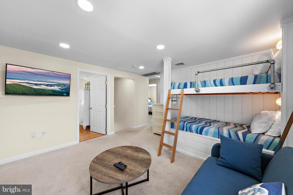 5 ALEXIS PLACE