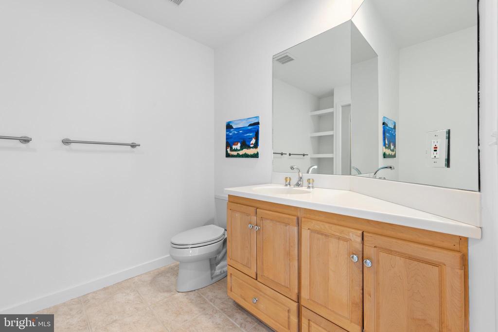 9 W BERGEN AVENUE