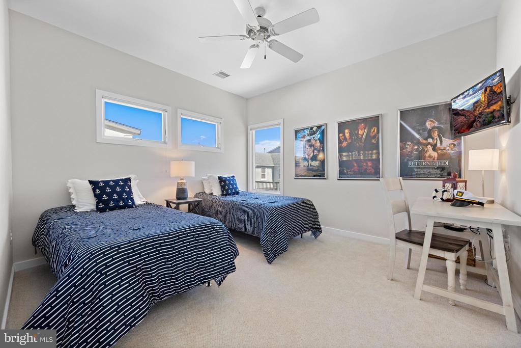 9 W BERGEN AVENUE