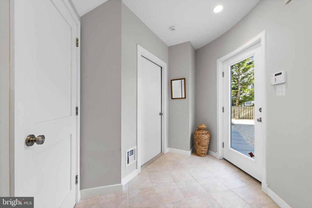 9 W BERGEN AVENUE