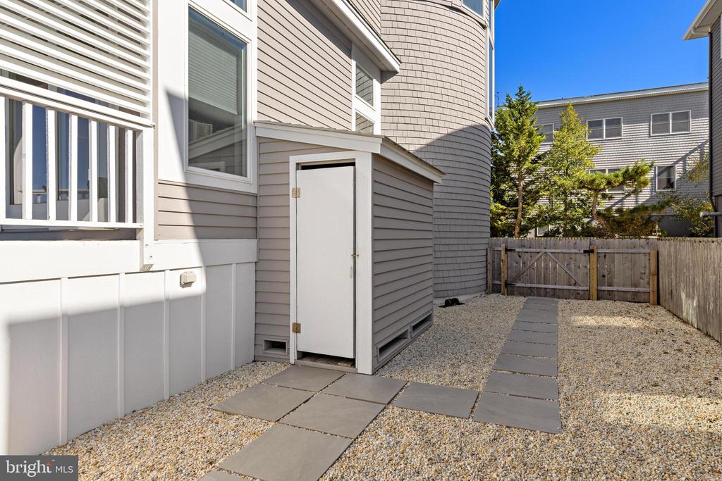 9 W BERGEN AVENUE