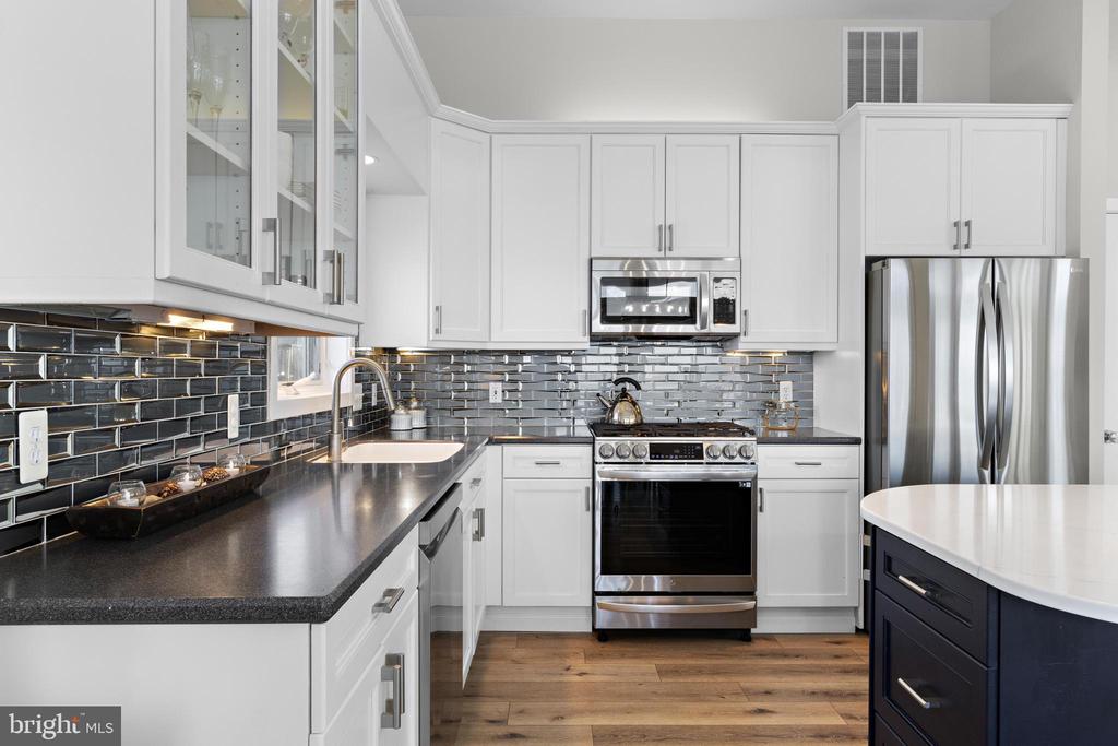 9 W BERGEN AVENUE