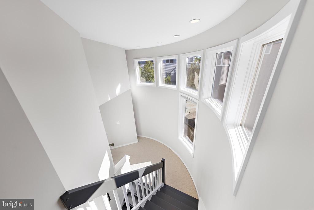 9 W BERGEN AVENUE