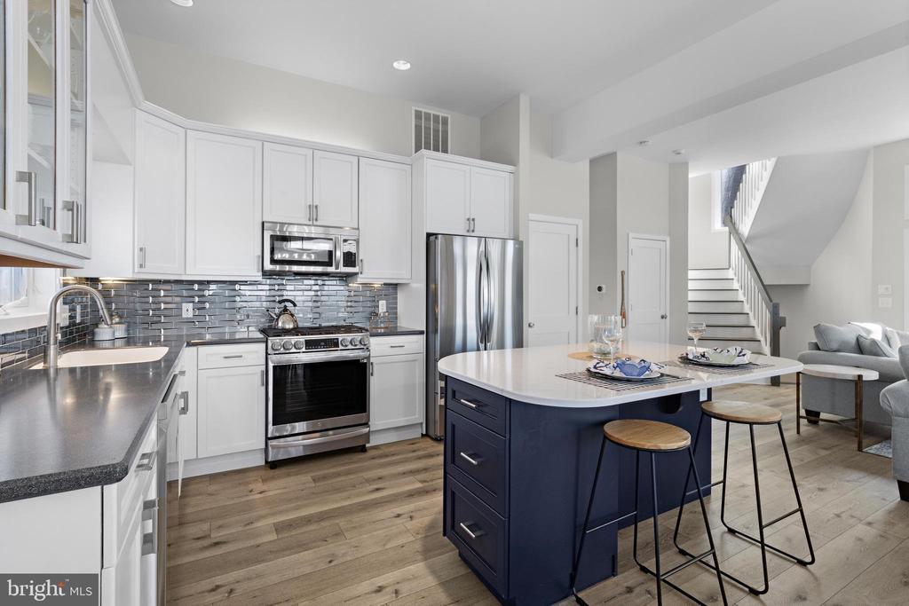 9 W BERGEN AVENUE