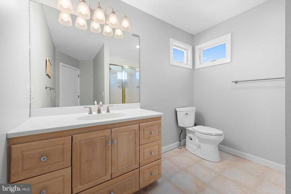 9 W BERGEN AVENUE