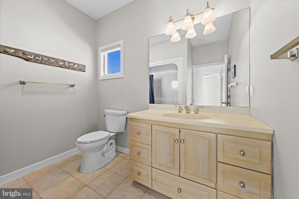 9 W BERGEN AVENUE