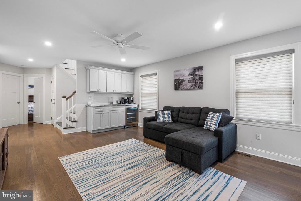 12711 BEACH AVE