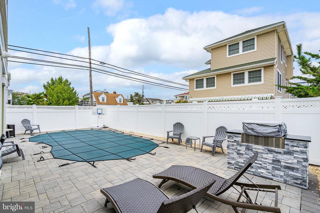 12711 BEACH AVE