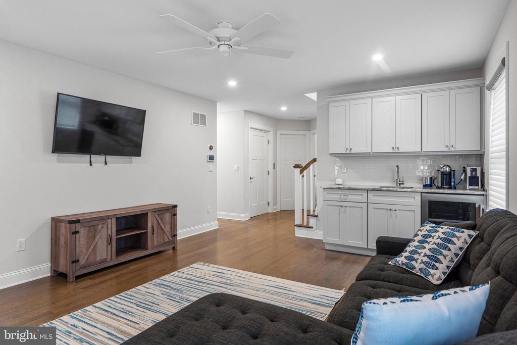 12711 BEACH AVE