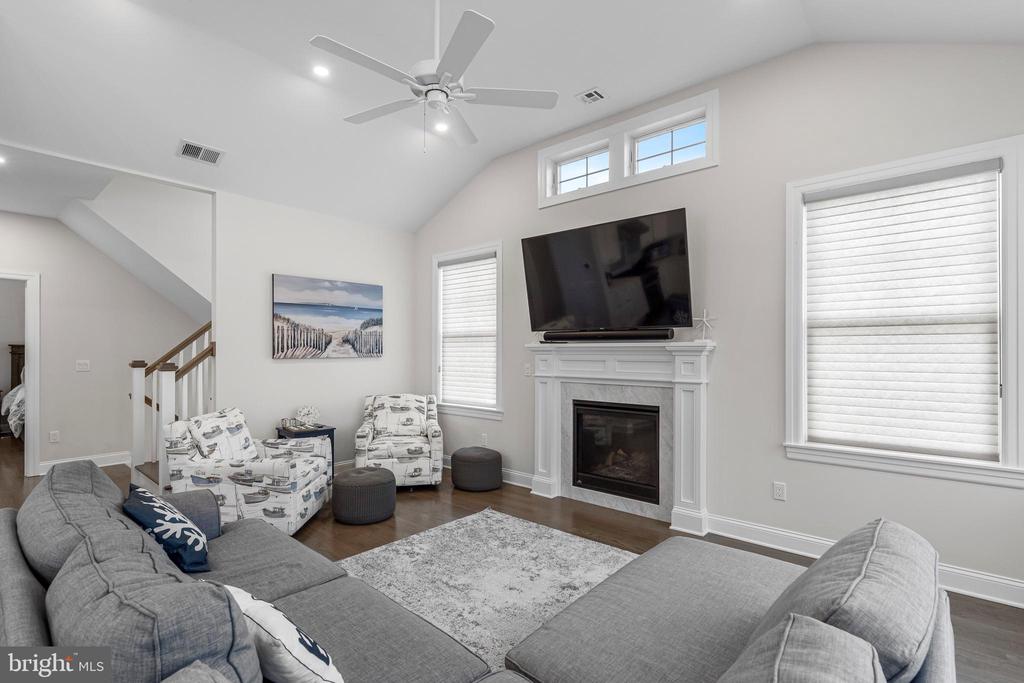 12711 BEACH AVE