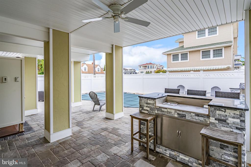 12711 BEACH AVE